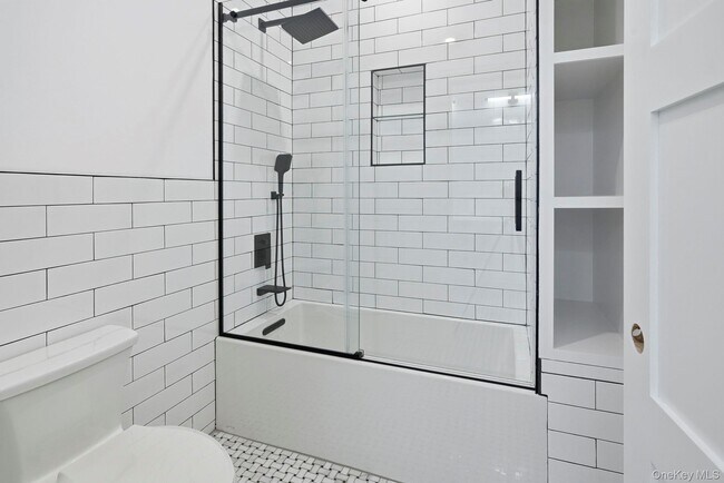 Building Photo - 31 Gedney Way