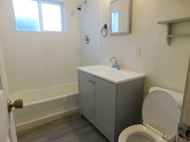 Building Photo - Cozy Apartment Close to CMU