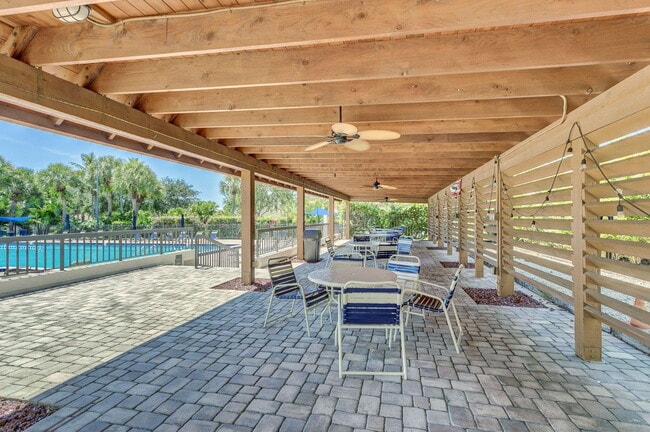 Building Photo - 2401 Marina Isle Way