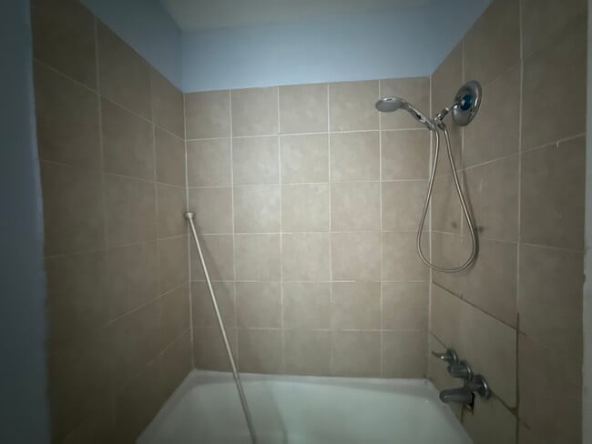 Building Photo - 6429 N Claremont Ave