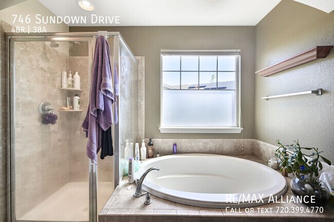 Building Photo - 746 Sundown Dr