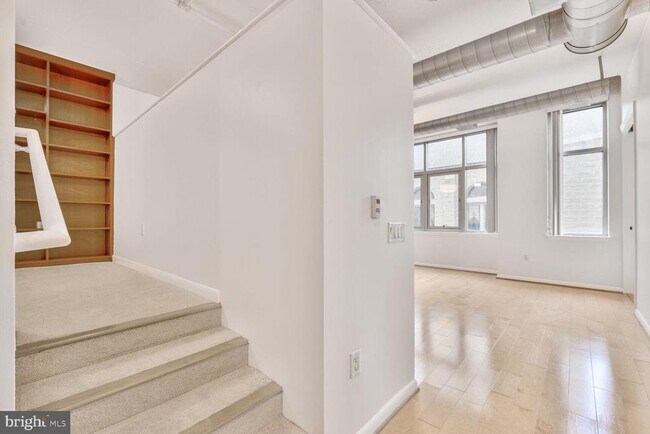 Building Photo - 811 4th St NW