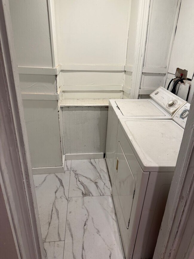 Building Photo - updated 4 bedroom 2.5 Bathroom house for rent