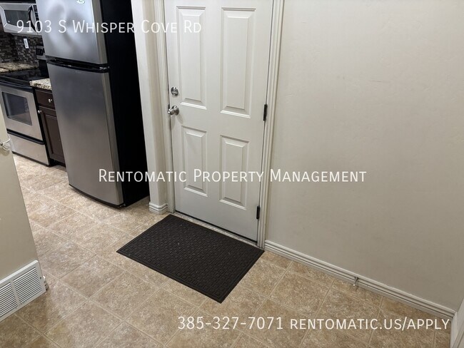 Building Photo - 9103 Whisper Cove Rd