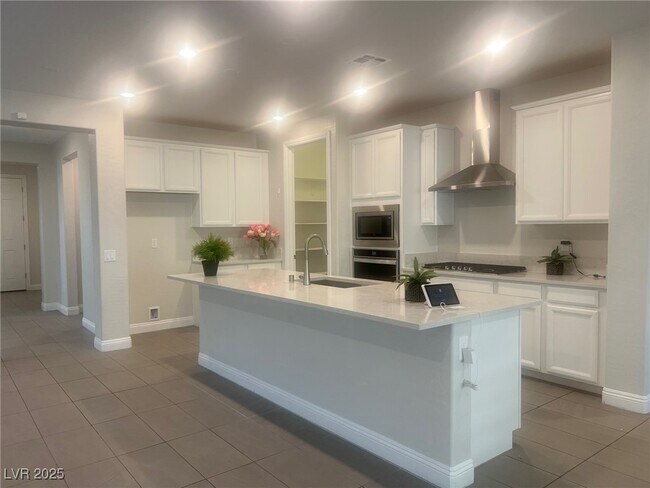 Building Photo - 2110 Millergrove Ave