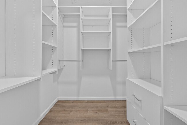 Building Photo - 206 St Michaels Walk