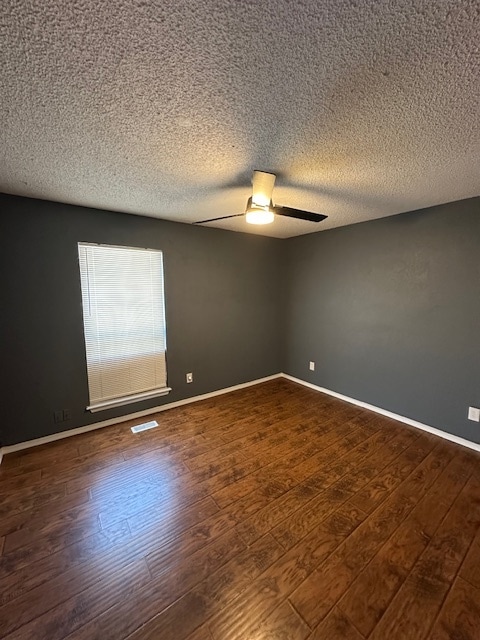 Building Photo - 7213 Lakewood Cir