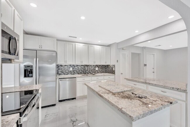 Building Photo - 10251 NW 39th Ct