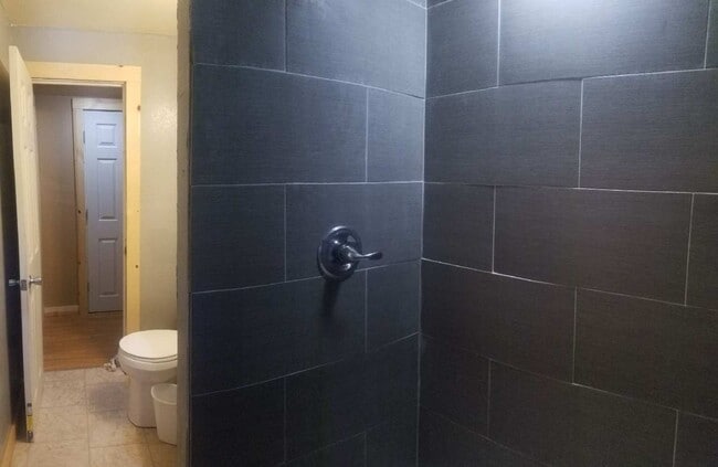 Building Photo - 917 Kimball Ave