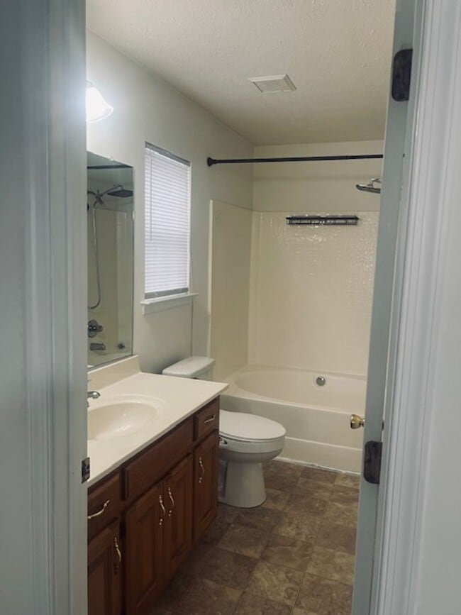 Building Photo - Jordans Crossing