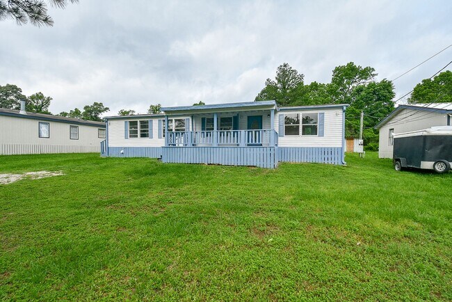 Building Photo - Double wide and magnificent Mobile Home in...