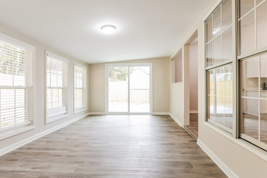 Building Photo - 990 Lendl Ln