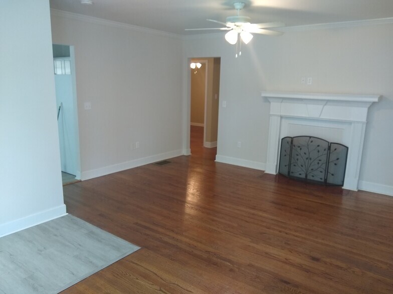 Unit 337 family room - 339 Stokes Ave SE