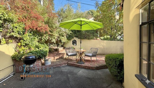 Building Photo - Oakmore 3+ Bedroom Spanish Mediterranean Home