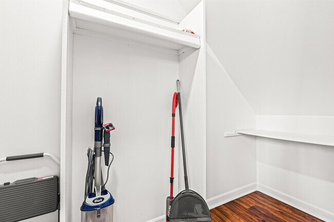 Building Photo - 18939 Sharon Ln