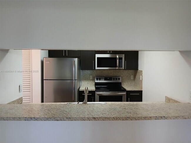 Building Photo - 10420 SW 158th Ct