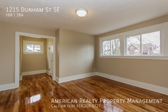 Building Photo - 1215 Dunham St SE