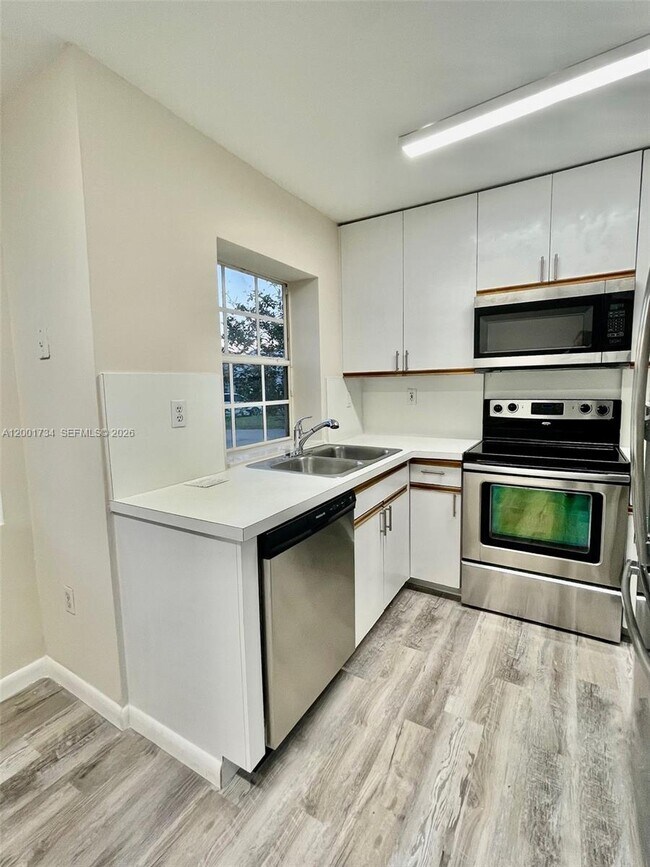 Building Photo - 13754 SW 147th Cir Ln