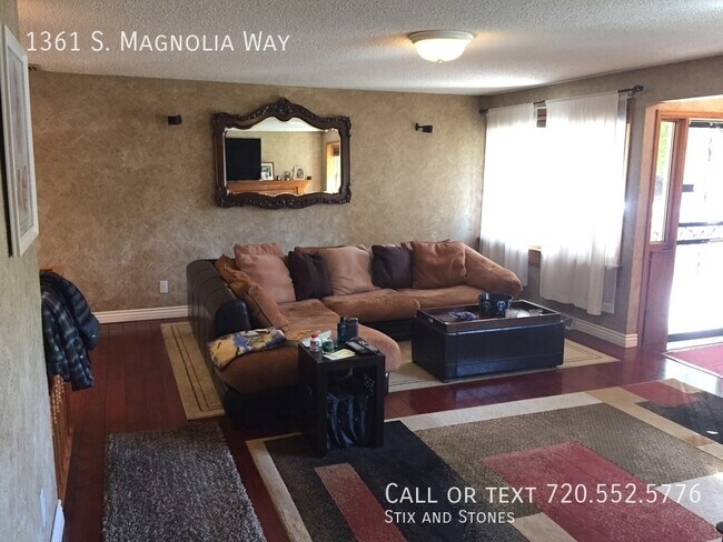 Building Photo - 1361 S Magnolia Way