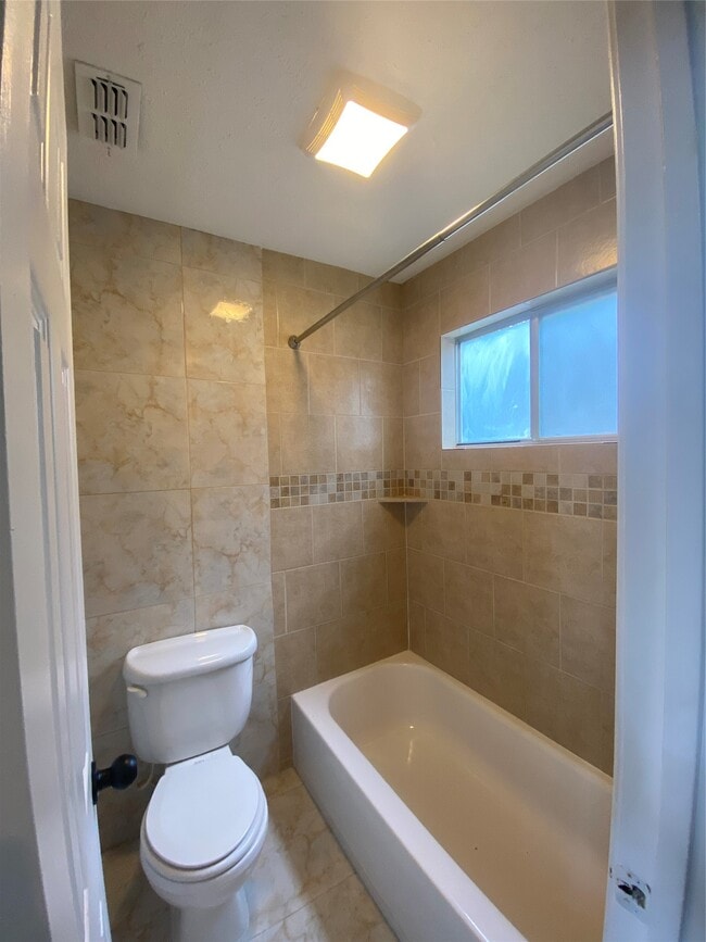 Building Photo - 56 S Circlewood Glen