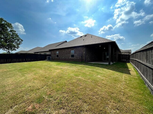 Building Photo - 115 Pomelo St