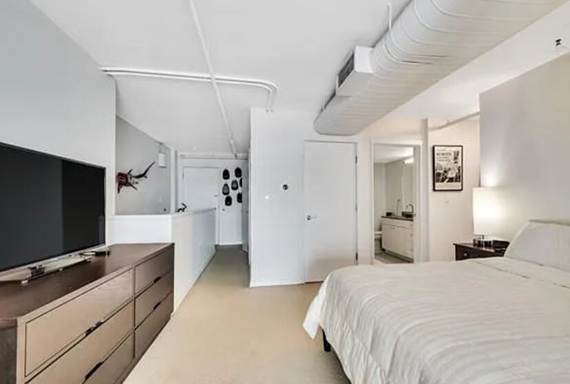 Mezzanine Bedroom / Bathroom - 25 Channel Ctr St