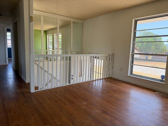 Building Photo - 5305 NW Ash Ave