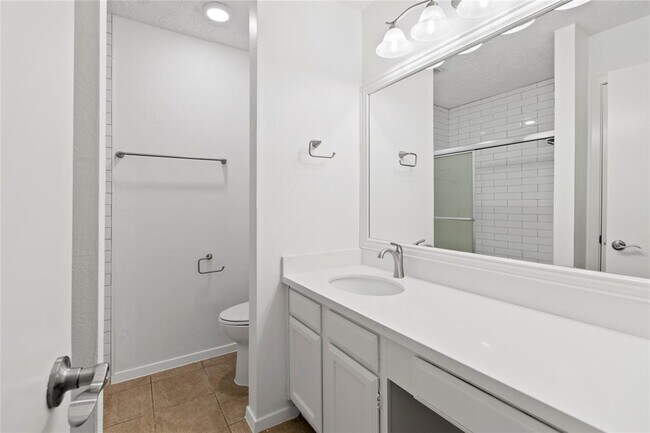 Building Photo - 126 Wood Hollow Dr