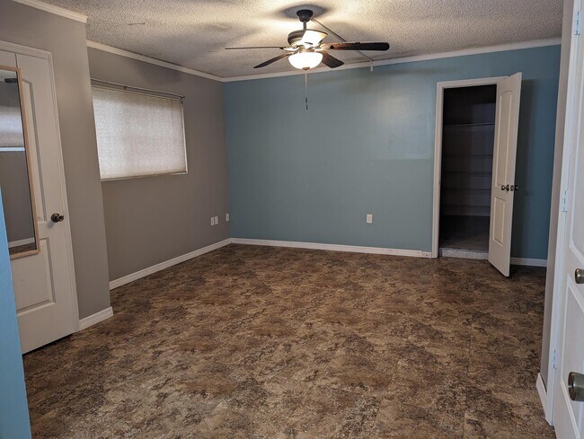 Building Photo - 3135 Shady Dell Ln