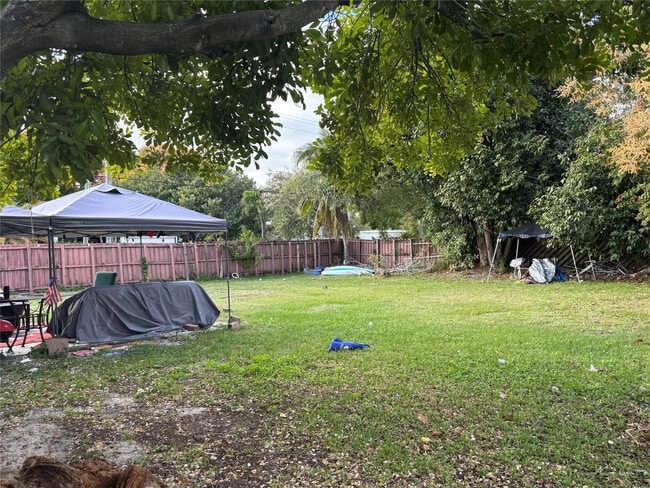 Building Photo - 1001 NE 33rd St