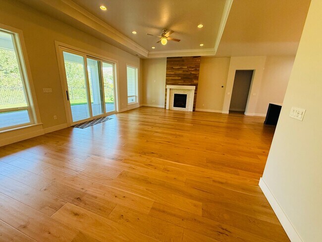 Building Photo - Modern Farmhouse in Cartwright Ranch