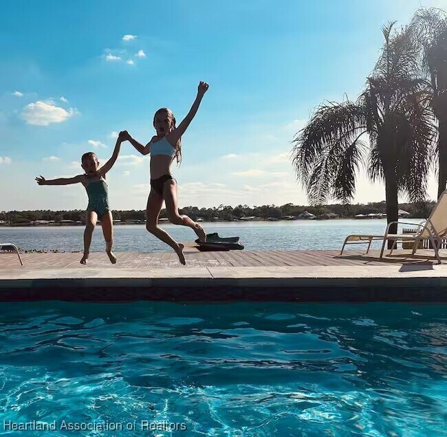 Building Photo - 3116 Tanglewylde Ave