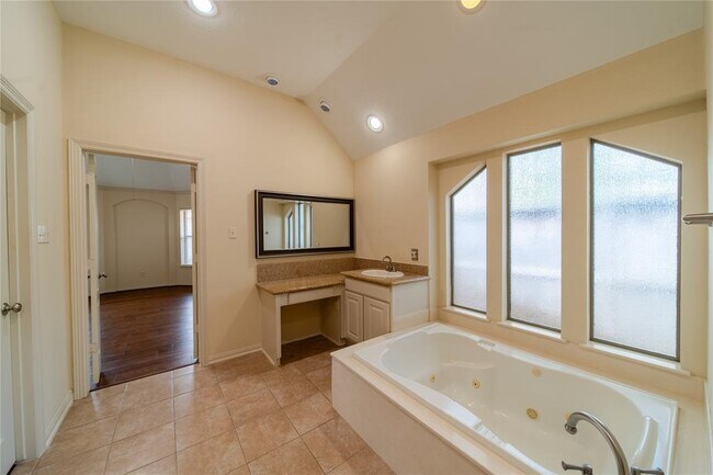 Building Photo - 28210 Cross Creek Springs Ln