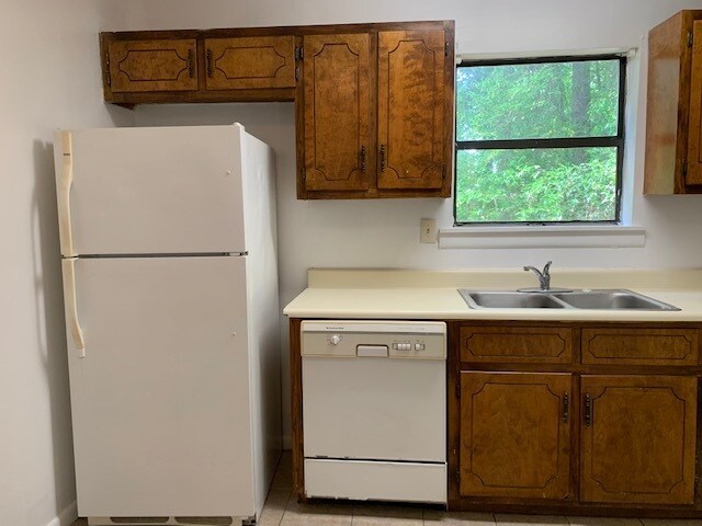 Building Photo - Great Apartment in the Heart of Madison