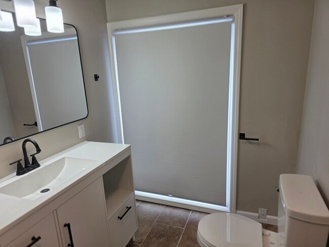 Building Photo - 214 Lobban St