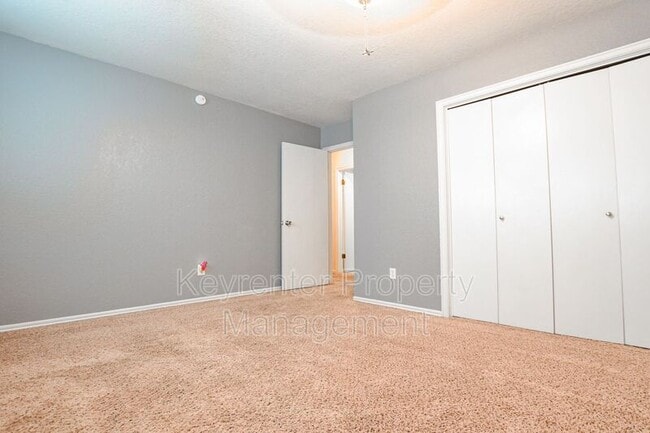 Building Photo - 10209 Shadowridge Dr