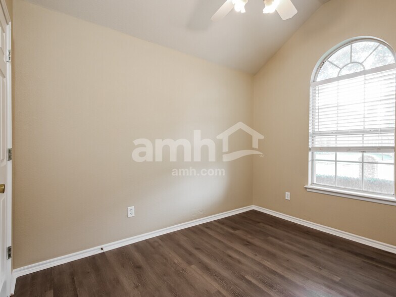 Building Photo - 11415 Mulberry Cir