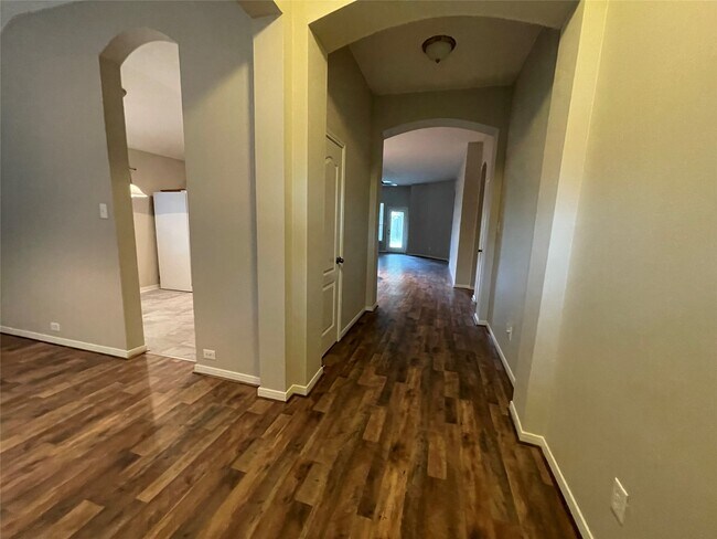 Building Photo - 25011 Emporia Point Ct