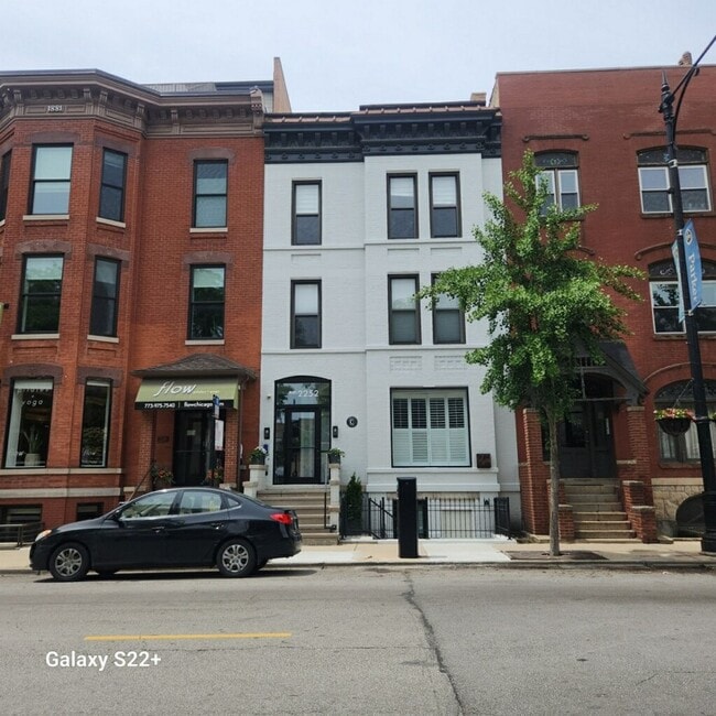 Building Photo - 2252 N Clark St