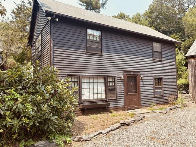 Building Photo - 82 River Rd