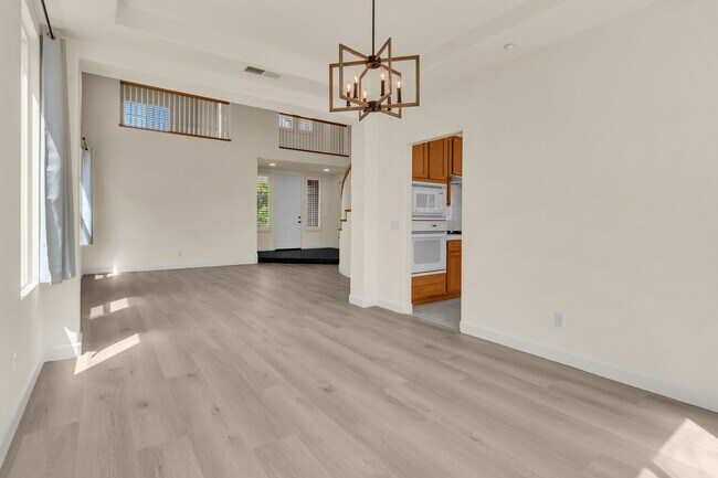 Building Photo - 10 Clearwater Cove