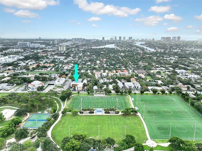 Building Photo - 744 NE 14th Ave