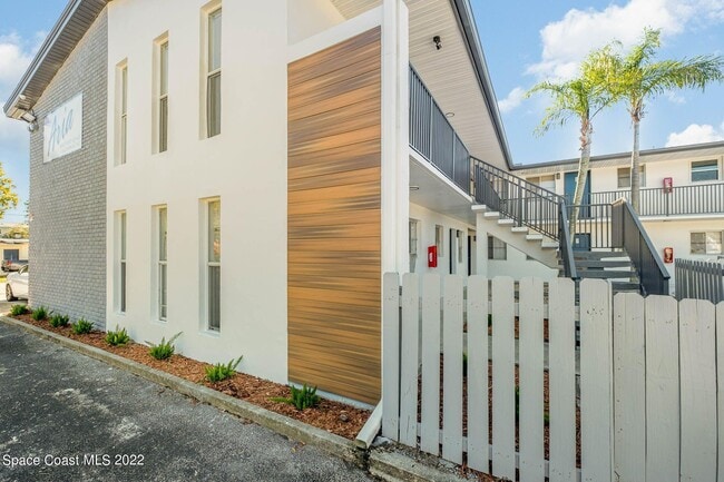 Building Photo - 115 Seminole Ave W