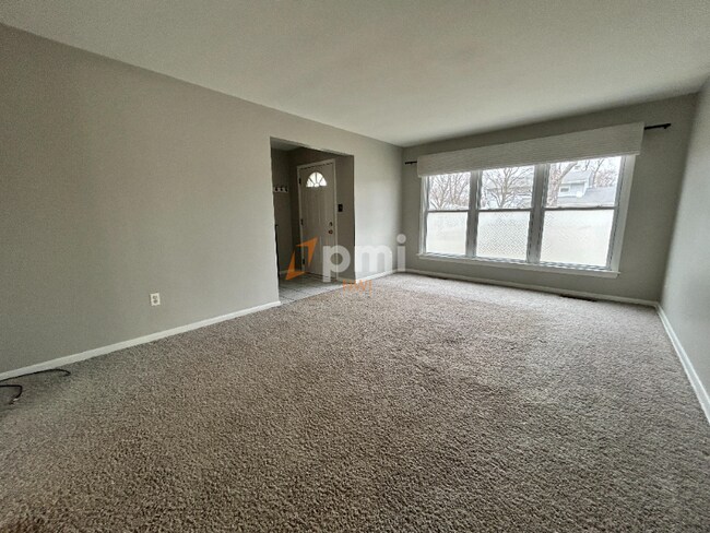 Building Photo - 250 Sycamore Ln