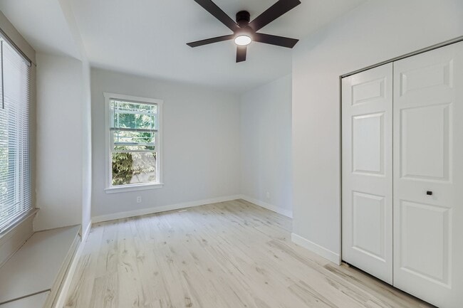 Building Photo - Breathtaking Renovation! Oversized 2 Bed 1...