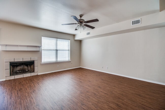 Building Photo - 913 N Brents Ave