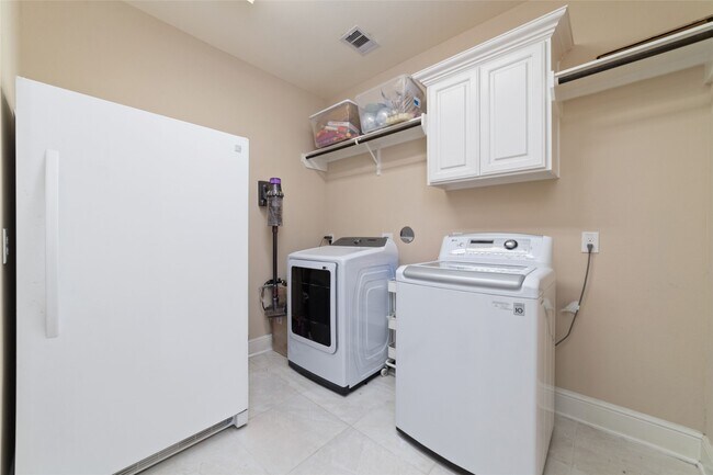 Building Photo - 17411 Aberdeenshire Dr