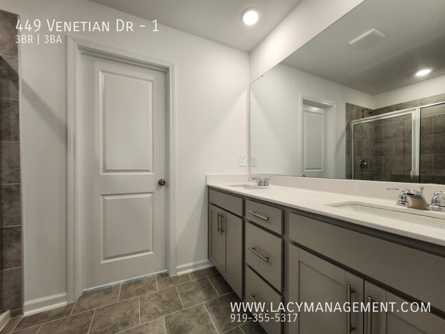 Building Photo - 449 Venetian Dr