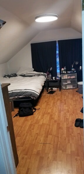 Building Photo - 107 5th Ave