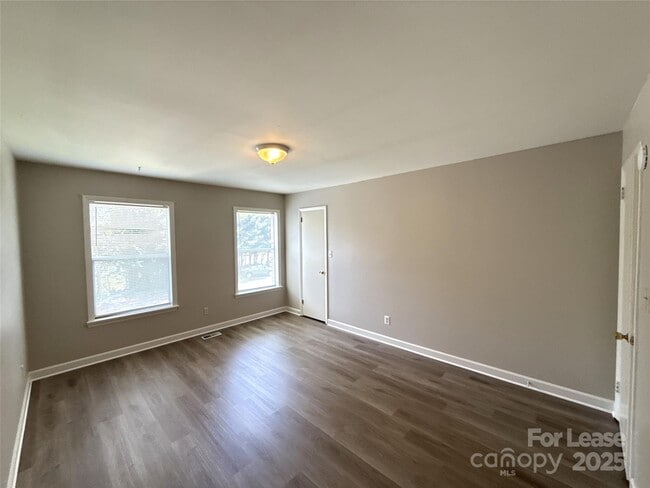 Building Photo - 301 Eagle Rd
